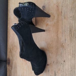 Libby Edelman Leather Bootie